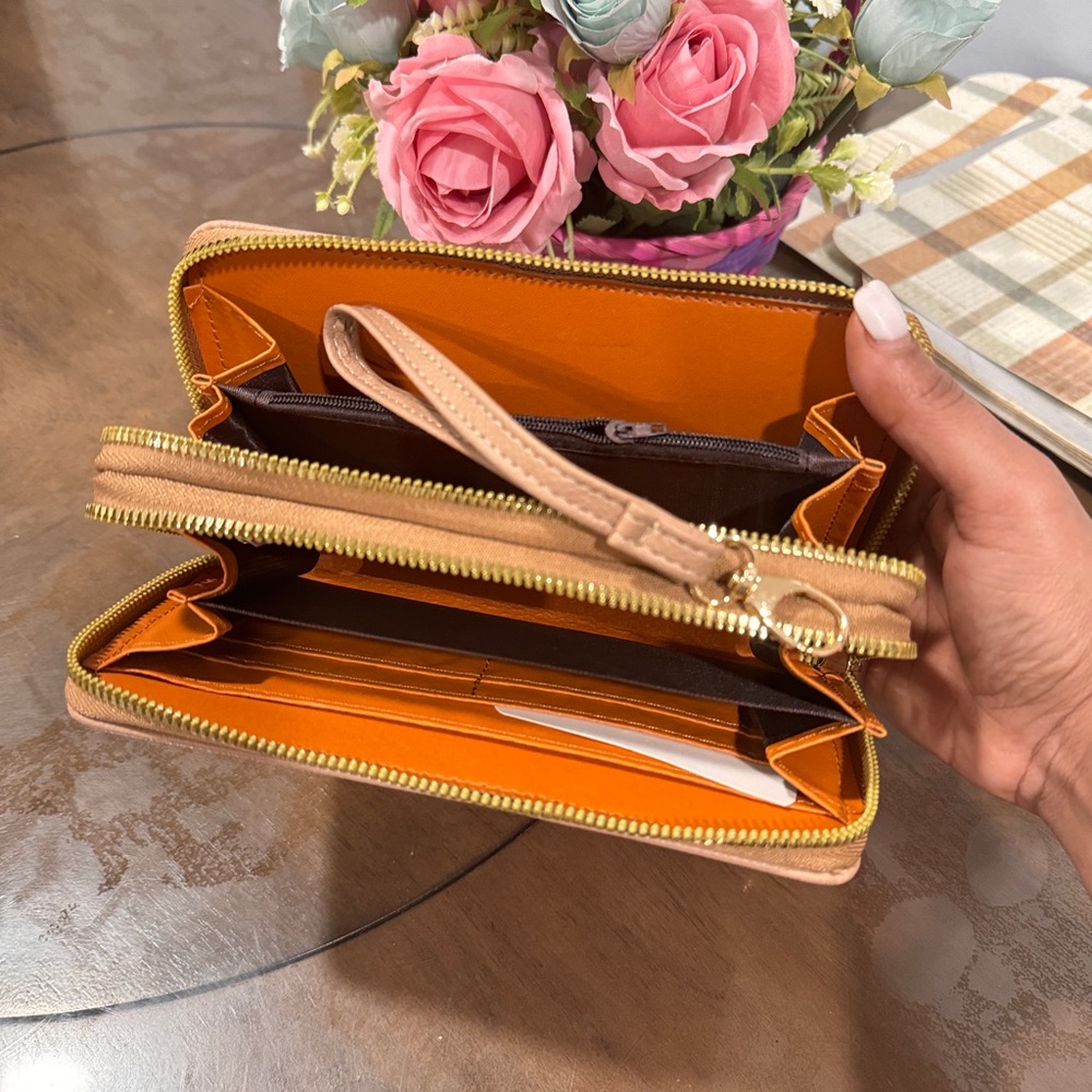 Marc Jacobs Pink Wallet - Picture 3 of 3